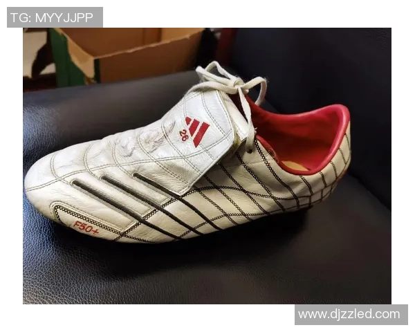 球星足球鞋设计风格与功能特点解析如何影响球场表现与球迷文化