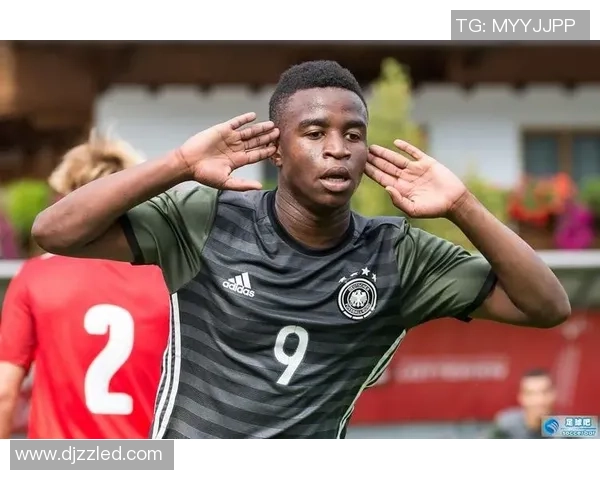 莫伦特斯是谁 足球天才的成长与传奇故事揭秘