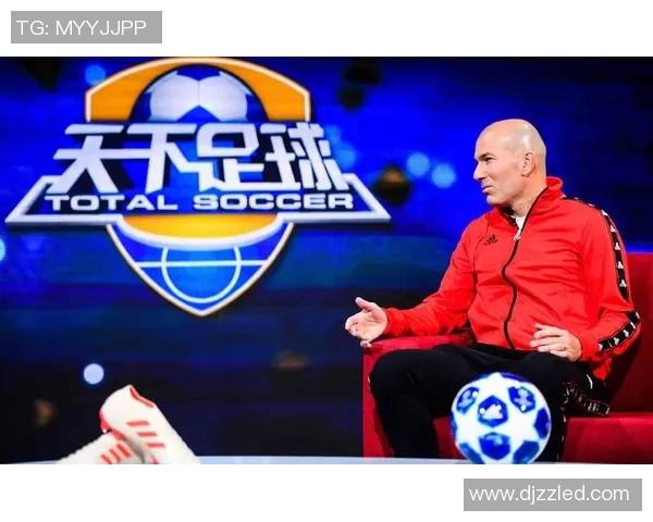 车前摆件足球球星系列精美工艺品展现足坛传奇人物风采