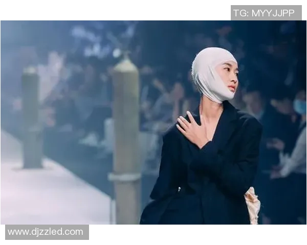 球星风采与化妆艺术的碰撞:从足球场到时尚圈的跨界融合探索 球星风采与化妆艺术的碰撞:从足球场到时尚圈的跨界融合探索